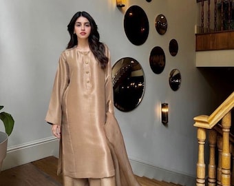 Golden organza salwar suit:party wear pakistani suit.