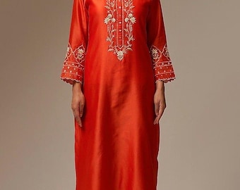 Rode zijde geborduurde salwar kameez: pakistaans handwerk mehendi sangeet etnische kleding