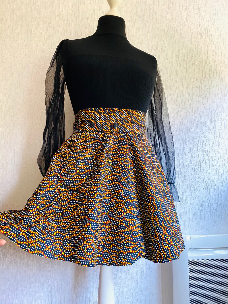 High-waisted skater skirt in wax image 3