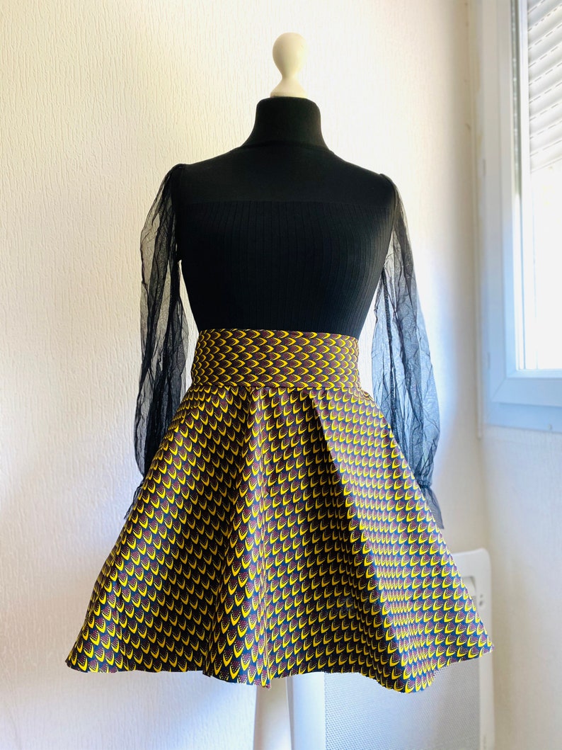 High-waisted skater skirt in wax image 2