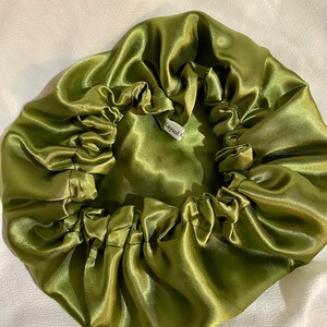 Bonnet de nuit en satin uni Vert doré haute qualité bonnet protecteur Cheveux charlotte en tissu élastique super maintien image 2