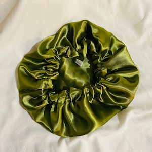 Bonnet de nuit en satin uni Vert olive haute qualité bonnet protecteur Cheveux charlotte en tissu élastique super maintien zdjęcie 1