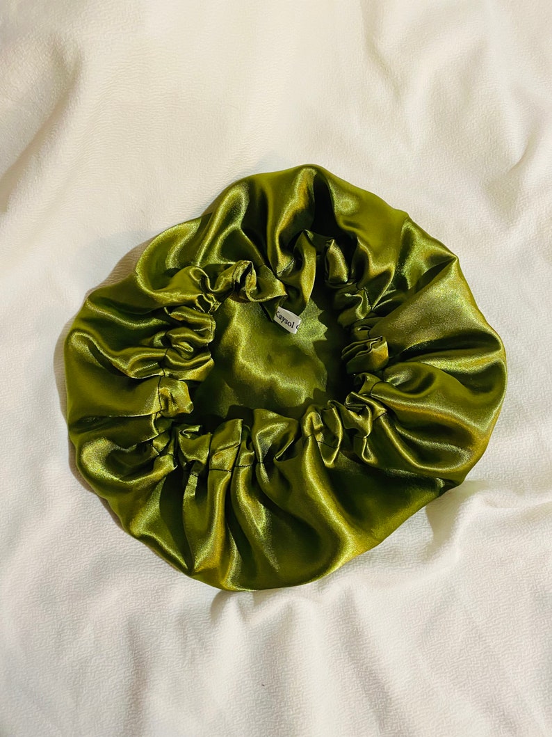 Bonnet de nuit en satin uni Vert doré haute qualité bonnet protecteur Cheveux charlotte en tissu élastique super maintien image 1