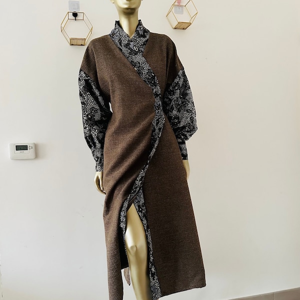 Robe portefeuille en Tweed et Wax - tweed  et  wax fleurie - robe kimono en pagne - robe cache cœur- manches longue bouffante -  mi longue