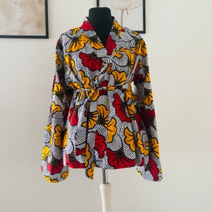 Wachskimonoweste Roter Stoff im asiatischen Stil mit afrikanischen Blumen leichte Wachsjacke Jacke aus afrikanischem Stoff mit Gürtel Capsul Rouge et jaune