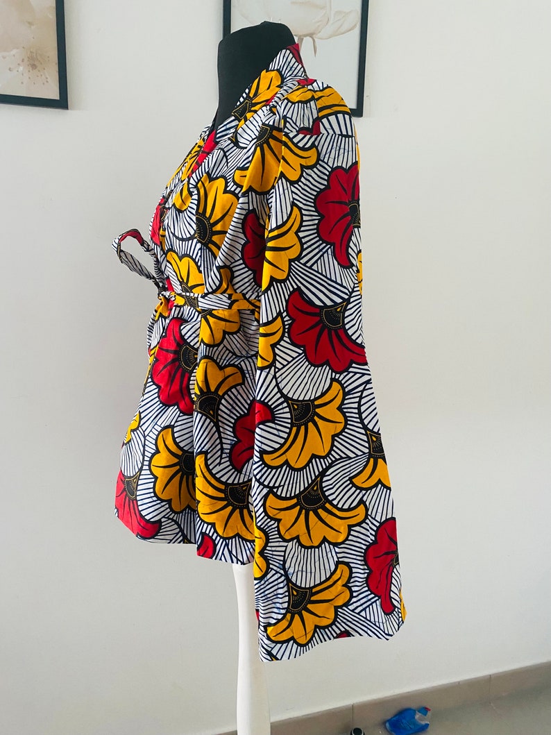 Wachskimonoweste Roter Stoff im asiatischen Stil mit afrikanischen Blumen leichte Wachsjacke Jacke aus afrikanischem Stoff mit Gürtel Capsul Bild 3