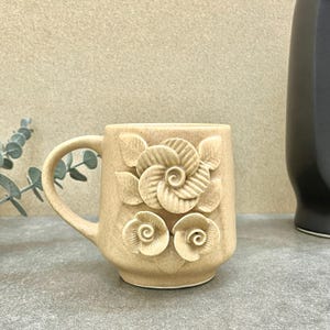 Embossed Flower Ceramic Mug – Cream Brown Glazed Coffee Cup, Handmade Gift for Her, Rustic Pottery Mug, Unique Tea Cup, Floral Mug for Women