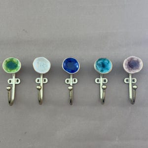 Handgemaakte keramische muurhaken: rustiek kleurrijk huisdecor - set van 5 of per stuk