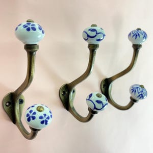 Gancho de pared de cerámica con pomo pintado a mano / Gancho para abrigos vintage / Gancho de pared decorativo / Gancho para entrada o baño / Decoración rústica para el hogar