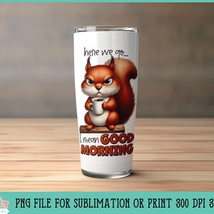 Puede incluir: Un vaso blanco con una ardilla de dibujos animados sosteniendo una taza de café. El texto "here we go... I mean GOOD MORNING" está impreso en el vaso.
