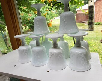 Vinbägare i vitt mjölkglas med Colony Harvest-mönster | Vintage vinbägare i vitt mjölkglas | Vintagegåva