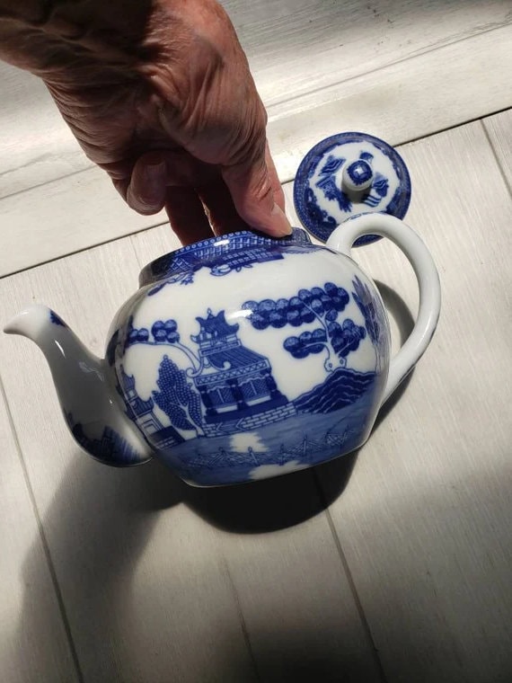 Blue & White Chinese Teapot/ Cute Personal Size Liling China Tea Pot With  Reseased Lid/ Small Pretty Floral Designed Ceramic Teapot 