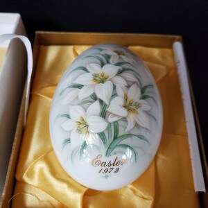 Limited edition 1972 Noritake bone china Easter egg with lilies comes inside a satin lined box| Easter Egg China painted Lilies