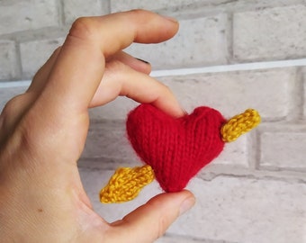 Knitting pattern heart with arrow,3D knitted heart,volumetric heart,softness in the shape of a heart,knitting pattern for a tiny heart.PDF