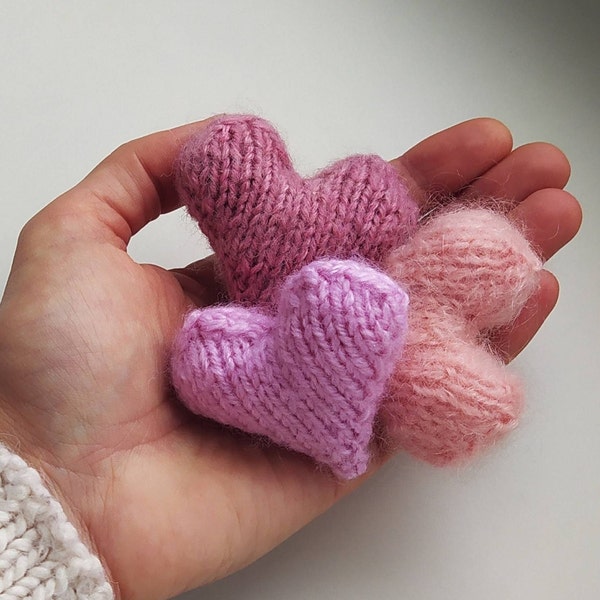 Knitting pattern for a heart, 3D knitted heart, volumetric heart, softness in the shape of a heart, knitting pattern for a tiny heart. PDF