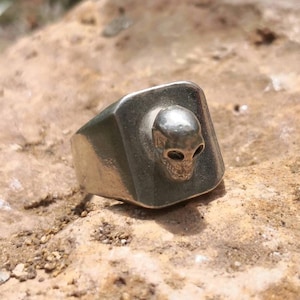 Sterling Silver Skull Ring - Memento Mori Signet Ring