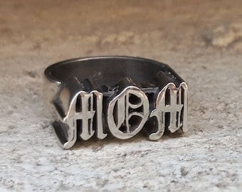 Old English MOM Ring Made Of 925 Sterling Silver