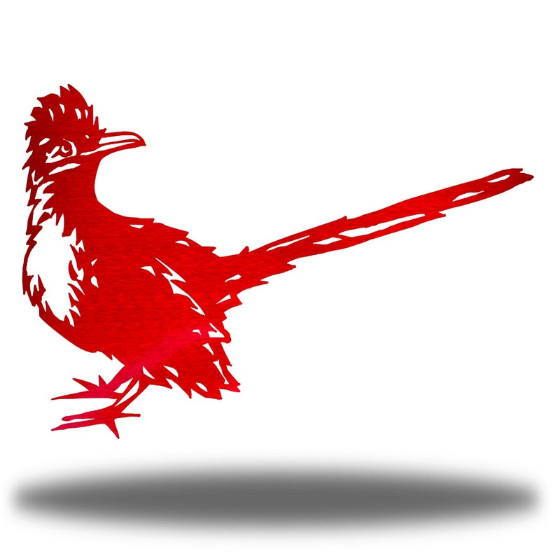 Pu&ograve; includere: Taglio in metallo rosso di un uccello roadrunner con una lunga coda e una testa crestata.