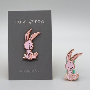 Kuschelbun Hase Emaille Pin: rosévergoldet, Siebdruck Details
