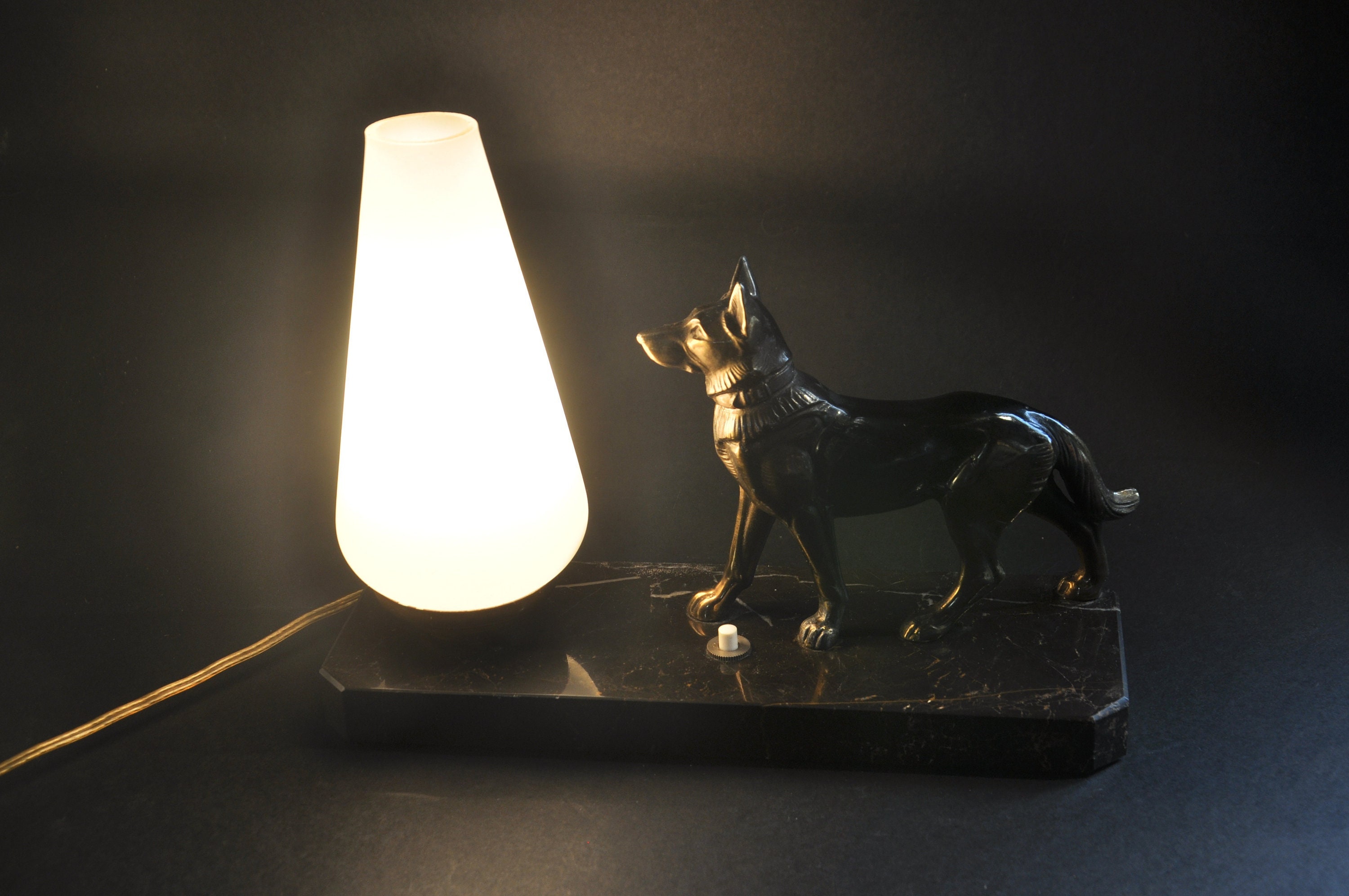 Lampe de Chevet Table Art Déco avec Chien Berger Allemand - Vintage Marbre et Laiton ou Régule