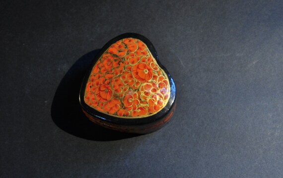 Heart shaped trinket or jewelry box - Indian Kash… - image 3