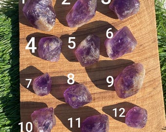 Amethys Lila Farbe roh: Loser ungeschliffener, afrikanischer Amethyst Roh