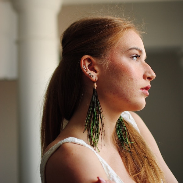 Boucles d’oreilles en plumes longues | boucles d’oreilles | vert foncé boucles d’oreilles suspendues légères en plumes de paon naturelles | boucles d’oreilles boho suspendues pour femmes