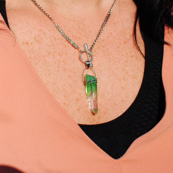 Naszyjnik z kwarcem tytanowym|Naszyjnik na grubym łańcuchu dla kobiety z kolorowym kryształem|srebrny łańcuszek toggel z naturalnych kamieni