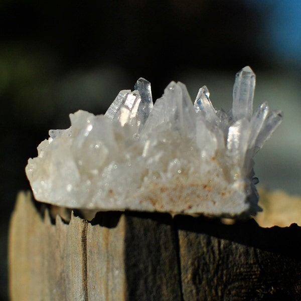 Kryształ Górski Igiełkowy - Kamienie Naturalne Najwyższej Jakości - Magia Natury dla Pozytywnej Energii i Balansu Energetycznego.