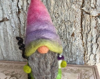 ニードルフェルトウールのノーム、森、素朴な装飾、庭、キノコ