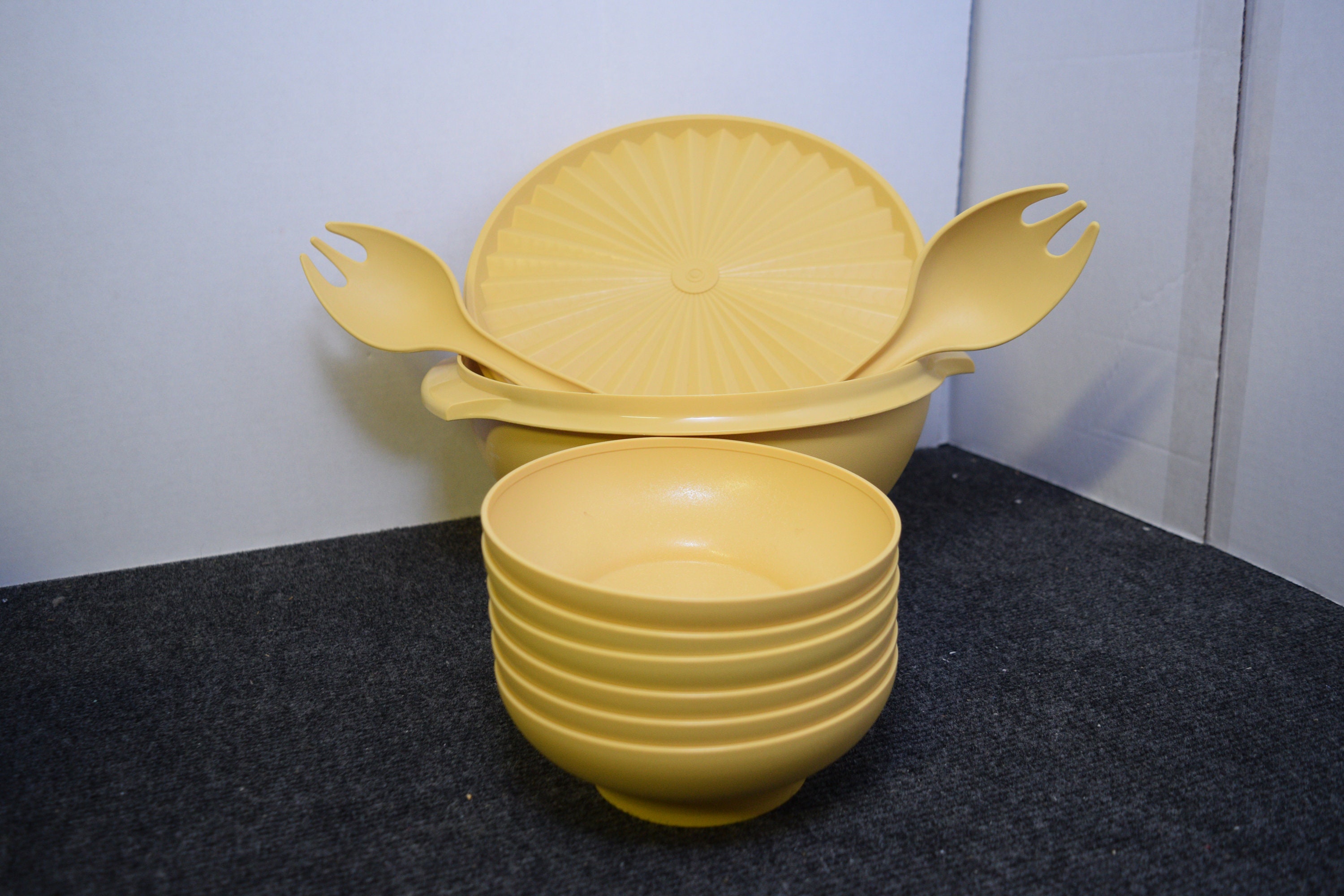 4 Vintage Tupperware 886 1323 Servalier Bowls Harvest Orange Yellow Avocado
