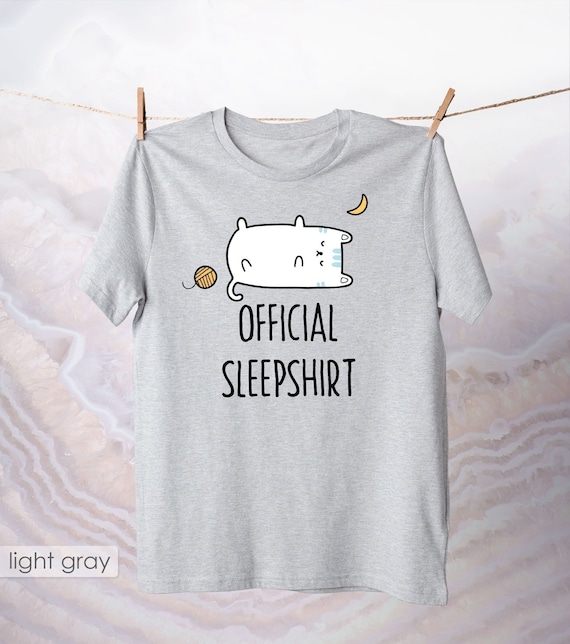 ★NERDY★人気★Sleeping Cat Wappen Short Sleeve T-Shirt Official Sleepshirt T-shirt / Cute Funny Kitten Apparel