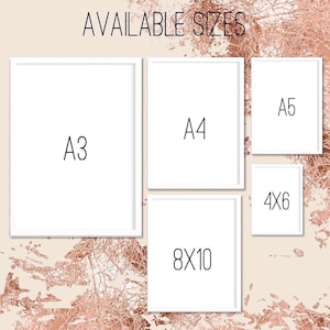 Puede incluir: Un fondo blanco con un patr&oacute;n de salpicaduras de color oro rosa. La imagen muestra cinco marcos blancos de diferentes tama&ntilde;os etiquetados: A3, A4, A5, 4x6 y 8x10. El texto "AVAILABLE SIZES" est&aacute; en la parte superior de la imagen.
