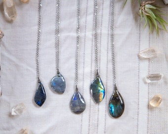 Minimalist Labradorite Necklace / Simple Labradorite Necklace / Labradorite Pennant On Chain / Small Teardrop Labradorite Necklace