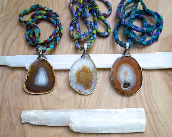 Agate Slice Necklace / X-Large Necklace / Sari Silk / Agate Jewelry / Colorful Necklace / Bohemian Festival Necklace / Mother's Day Gift