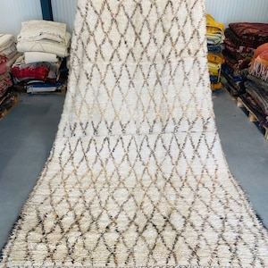 Vintage Beni Ouarain 324 x 205 | Moroccan rug | Berber back