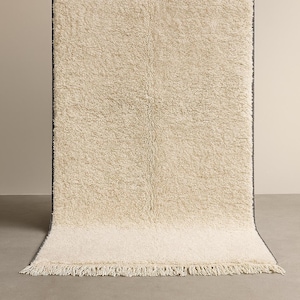 modern beni ouarain plain with black lines | Custom Made rug | Berber rug | Moroccan Craftsmanship | Beni Ouarain Outlet