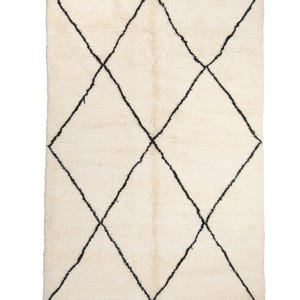 Modern Beni Ouarain Rug 048 | Custom Made rug | Berber rug | Discover the Essence of Moroccan Craftsmanship | Beni Ouarain Outlet