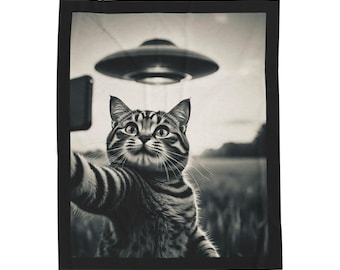 UFO Cat Plush Blanket, Cozy Home Decor, Cat Lovers Gift, Fun Throw for Kids, Funny Cat Blanket