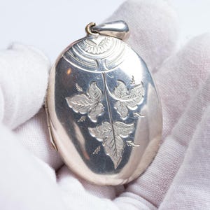 Large Vintage Victorian Style Silver  Ivy Locket
