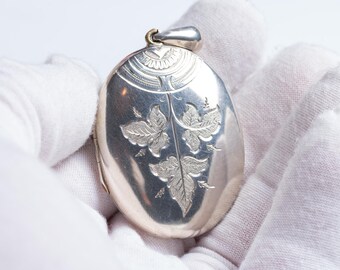 Large Vintage Victorian Style Silver  Ivy Locket