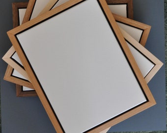 Floating picture frame for canvas paintings or prints