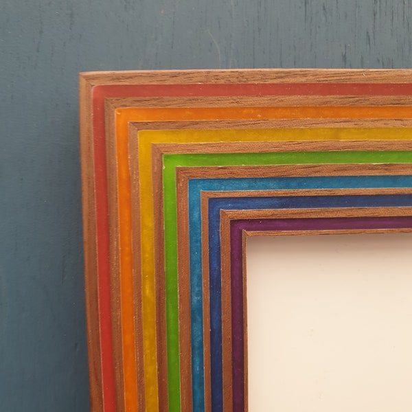 Rainbow frame Walnut and resin