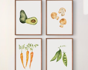 Puede incluir: Cuatro ilustraciones de acuarela de diferentes frutas y verduras. La imagen superior izquierda muestra un aguacate verde, la imagen superior derecha muestra tres champiñones marrones, la imagen inferior izquierda muestra tres zanahorias naranjas y la imagen inferior derecha muestra una vaina de guisante verde con guisantes dentro.
