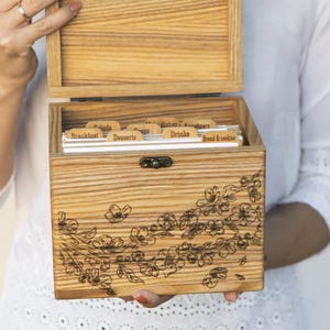 Vintage Rezept 4x6 Box mit Teilern und Karten, Rezeptbox aus Holz, Brautpartygeschenk, Rezeptbox mit individueller Gravur, Erbstückrezepte