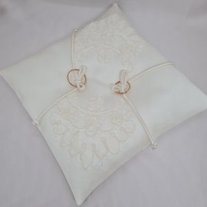 Wedding ring bearer pillow Ivory lace ring holder image 9