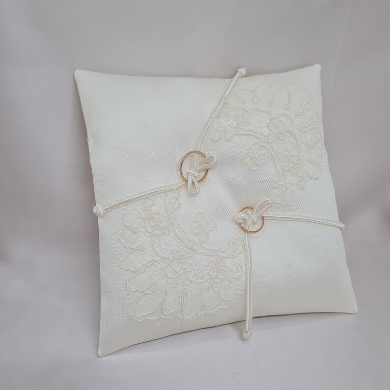 Wedding ring bearer pillow Ivory lace ring holder image 2