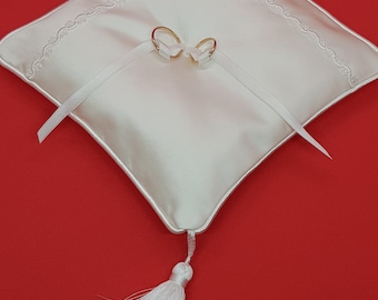 Ivory Wedding Ring Pillow: Elegant Silk Ring Cushion with Tassel