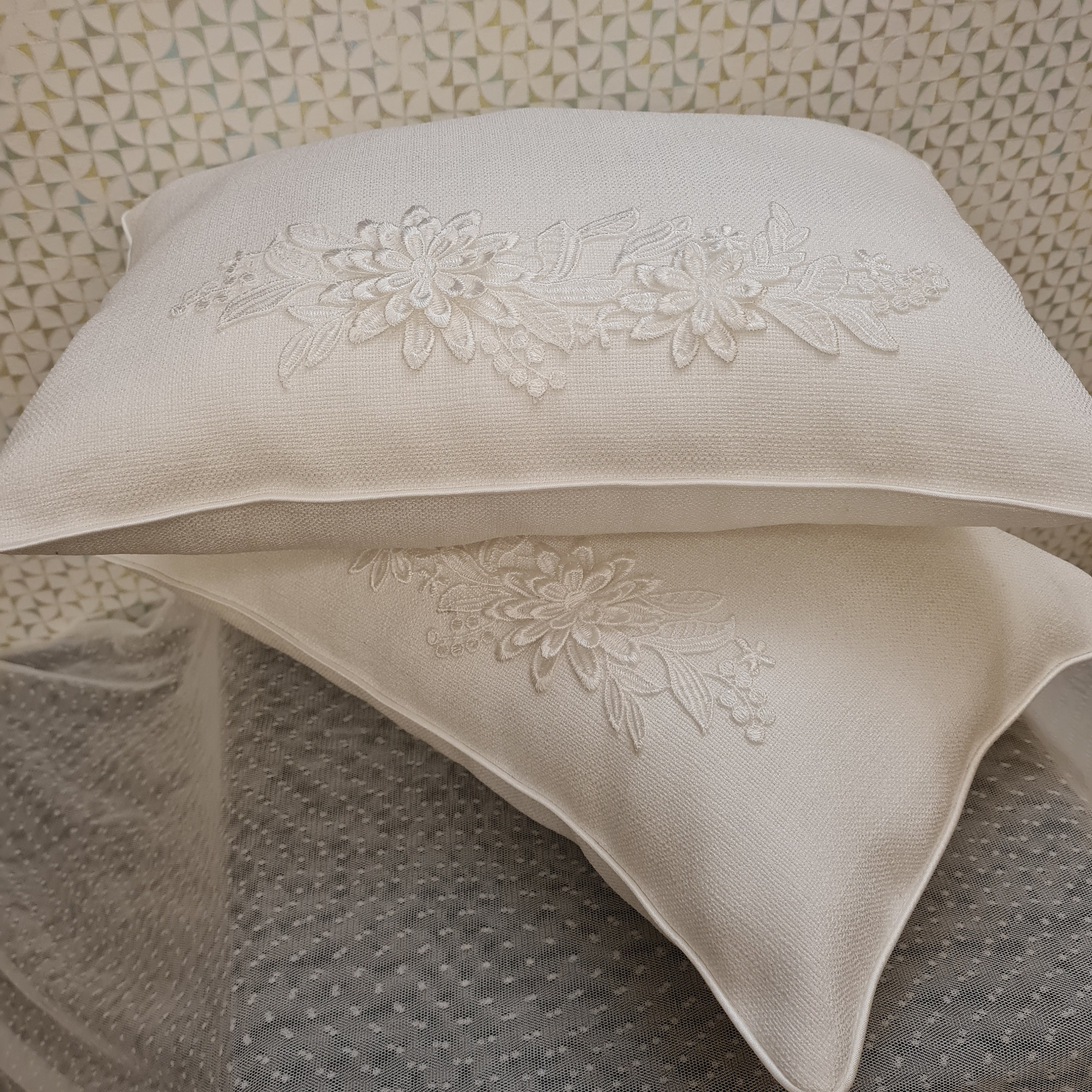 Wedding Pillows for Kneeling With 3D Lace Applique off White Kneel