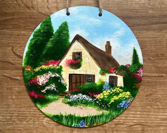 Panneau/plaque en bois rond peint à la main cottage boisé - bois lunatiques - cottage paisible - peinture de maison - noyau de cottage